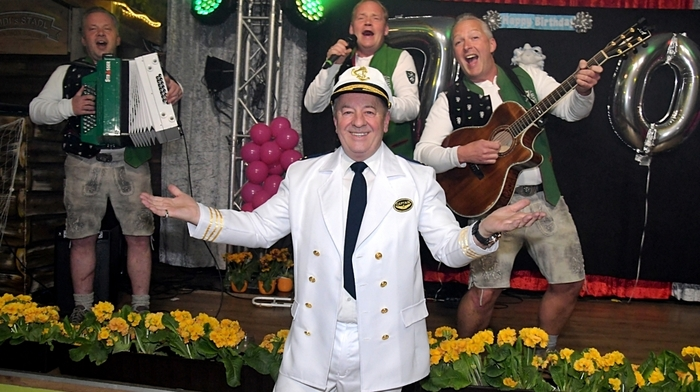 Gastronom und Eventmanager Rudi Mally feierte beim Bacherlwirt in Hengsberg seinen 70er. Zahlreiche Gäste und musikaliche Gratulanten folgten der Einladung, darunter auch die Edlseer (Foto).