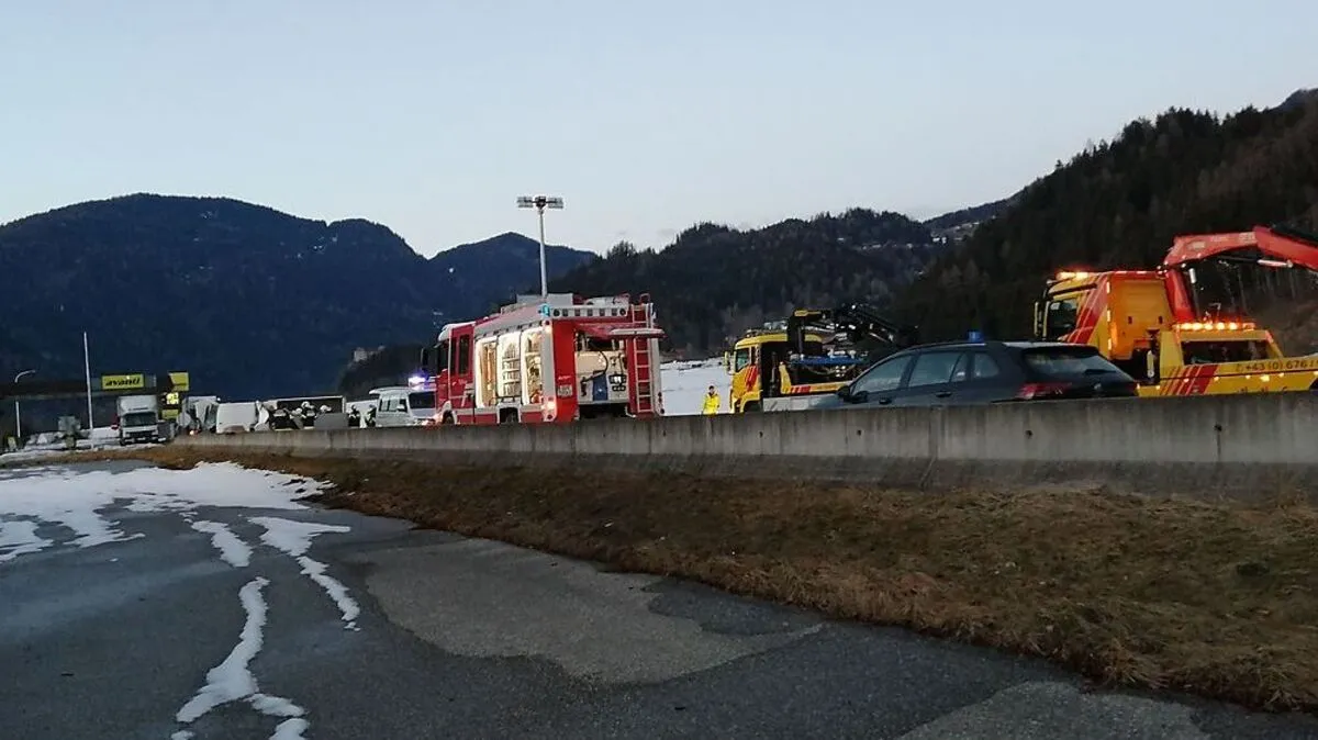 Schwerer Unfall kurz vor der Landesgrenze zur Steiermark 