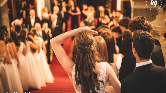 Unter dem Motto "1001 Ballnacht - Ein Märchen geht zu Ende" veranstalteten die Maturanten und Maturantinnen des Bischöfliches Gymnasiums ihren Maturaball im Grazer Congress.