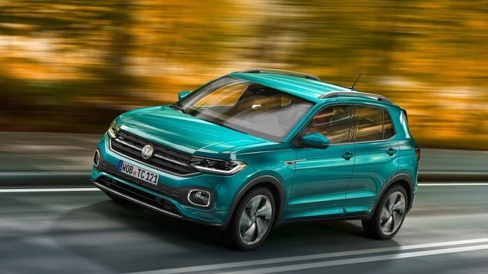 Platz 20 geht an den VW T-Cross: Er holt sich 934 Verkäufe, einen Marktanteil von 1,1 Prozent und ein Plus im Vergleich zum Vorjahr von 10,1 Prozent.