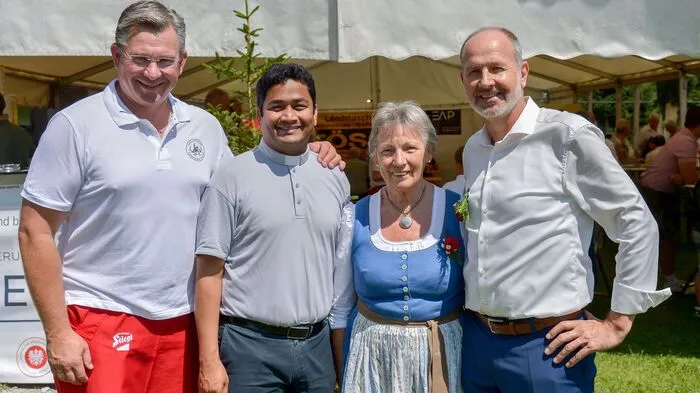 Für die Gesamtgestaltung der Messe und des nachfolgenden „Umgangs“ zeichneten die Pfarrgemeinderäte von Lading, Obfrau Genoveva Kothmaier und Obmann Andreas Tatschl, verantwortlich. Anschließend verbrachten die überaus zahlreichen Besucher gesellige Stunden im Festzelt.