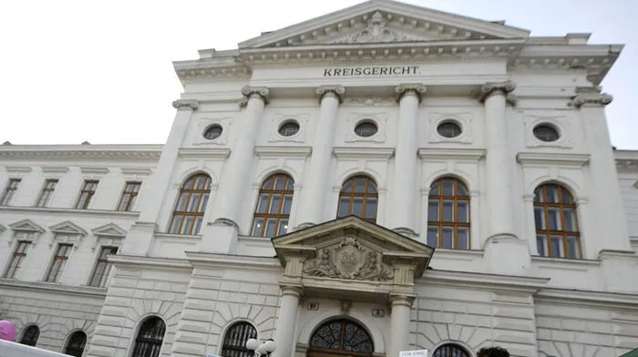 In Wiener Neustadt werden die Vorwürfe gegen Grazer Justizvertreter geprüft.