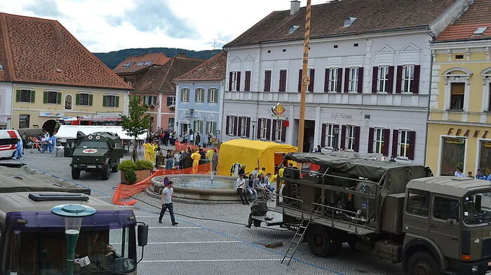 Für die Dreharbeiten wurde der Pöllauer Hauptplatz eigens gesperrt 