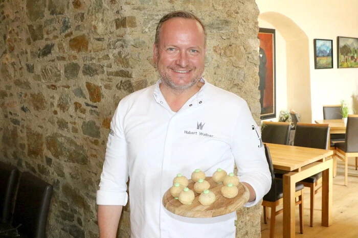 Mit dem „Spitzenkoch des Jahres 2022“ konnte Hubert Wallner (Foto) für diesen Abend gewonnen werden.