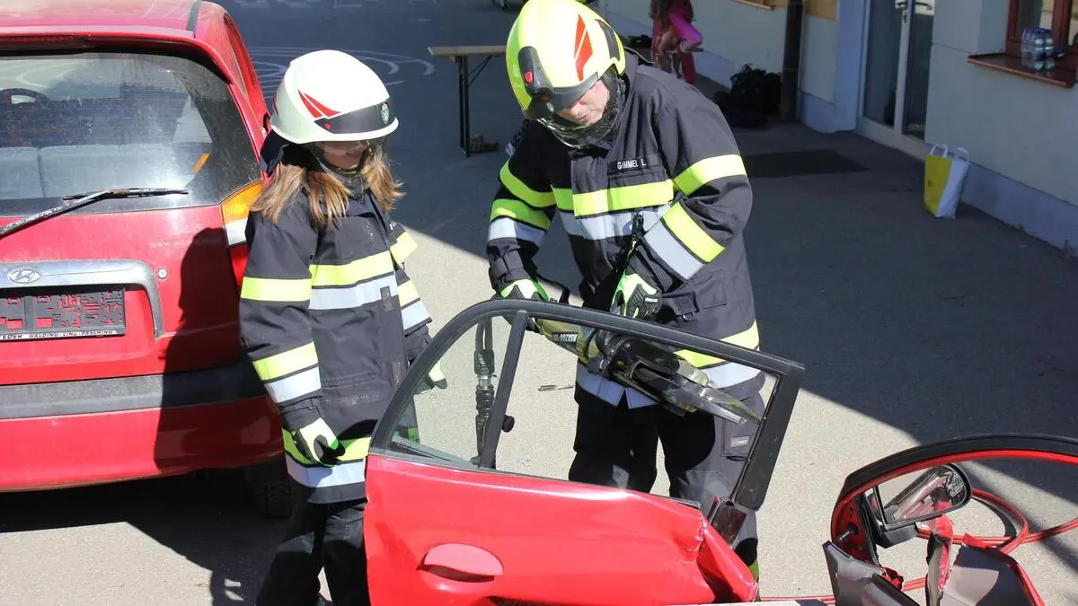 An 13 Stationen konnten die Schülerinnen und Schüler beim Projekttag in Sinabelkirchen Ehrenamt live erleben