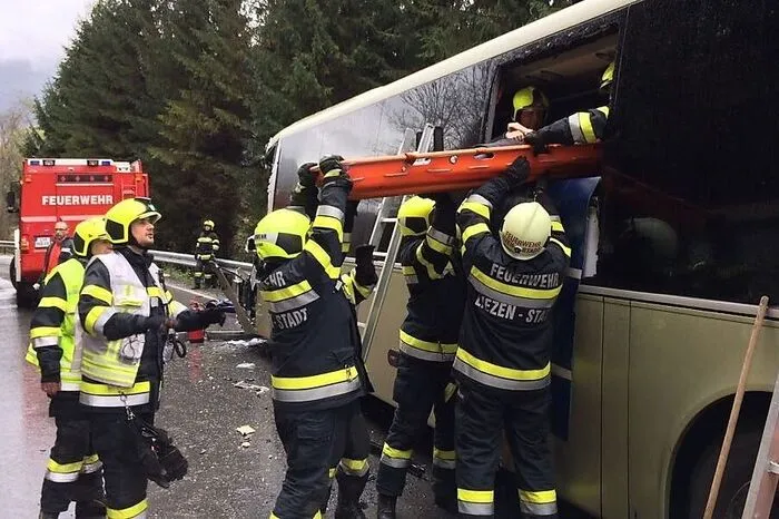Busunfall zwischen Liezen und Ardning hat viele Eltern schulpflichtiger Kinder aufgerüttelt. Viele Schulbusse seien überfüllt. Mehr dazu.