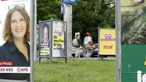Wahlplakate unterschiedlichster Couleur drängten sich im Wahlkampf dicht an dicht