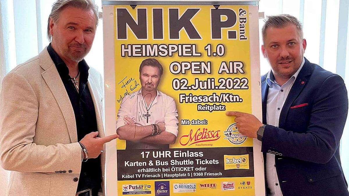 Nik P. und Veranstalter Michael Schabernig