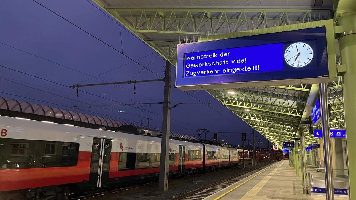 Gähnende Leere auf den Bahnsteigen am Villacher Hauptbahnhof