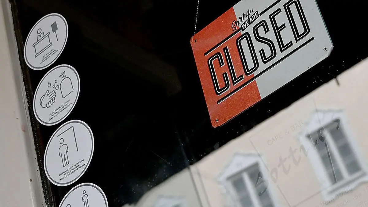 ABD0085_20201117 - SALZBURG - ÖSTERREICH: Die Situation in der Linzergasse in Salzburg am Dienstag, 17. November 2020. Um Mitternacht trat in ganz Österreich der zweite Lockdown zur Eindämmung der Covid-19-Pandemie in Kraft. - FOTO: APA/BARBARA GINDL