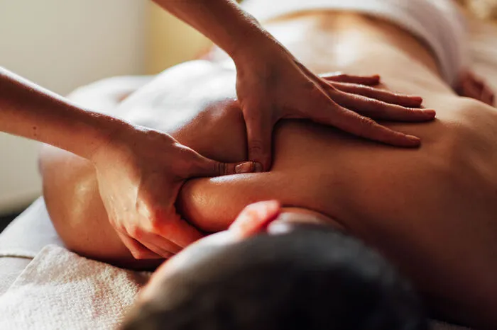 Alltagsstress sorgt für Verspannungen und in weiterer Folge für Rückenschmerzen. Ein Tag im Spa mit Entspannungsmassage ist das perfekte Geschenk für geschlauchte Seelen, die eine Pause vom Tagtäglichen brauchen.