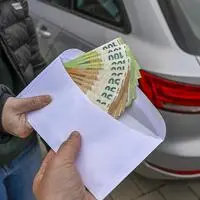 Beim Händler darf man künftig das Auto nur mehr dann bar bezahlen, wenn der Preis nicht über 10.000 Euro liegt