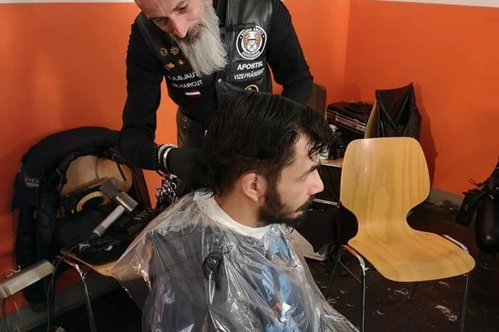 Die Barber Angels machten in Graz Station und verpassten Armen und Obdachlosen ein neues Aussehen.