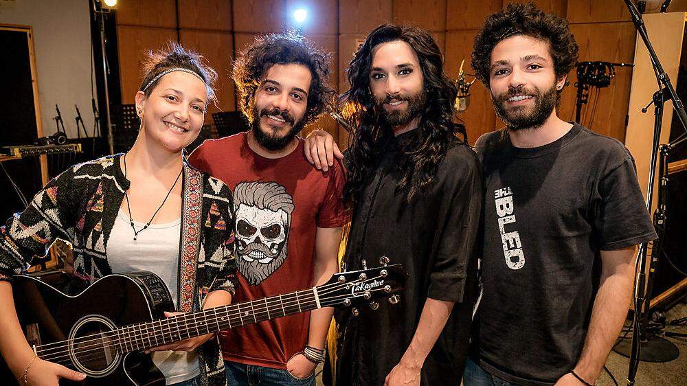 Conchita und syrische Band Basalt 