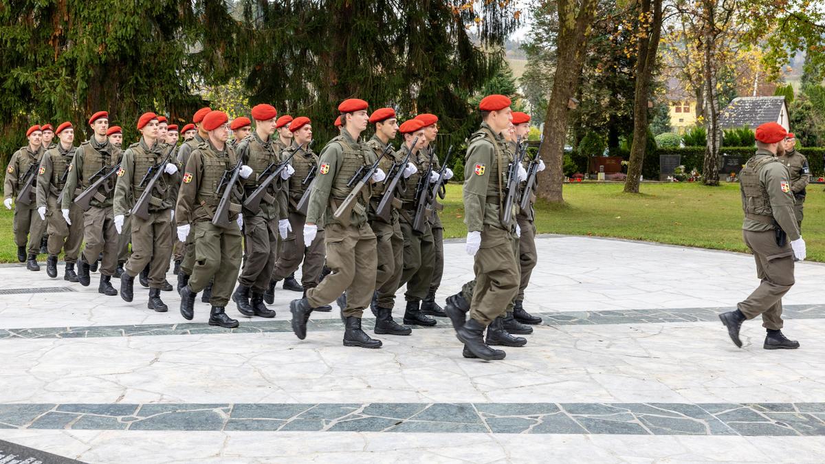 Bei der Allerseelenfeier in Klagenfurt-Annabichl wurde gefallenen Soldaten gedacht