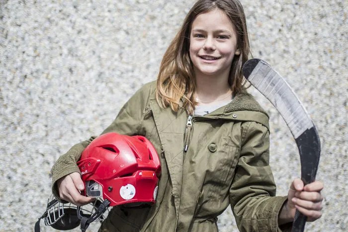 Die 10-jährige Zoe Tatschl spielt die Kapitänin der U12-Mannschaft