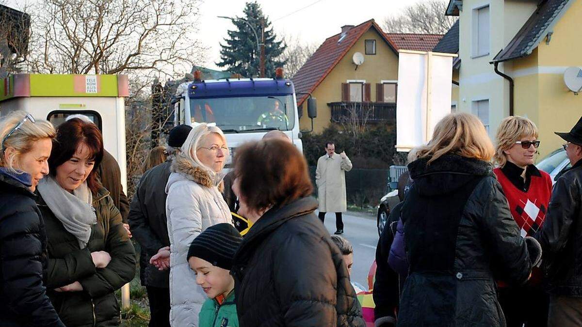 Schon im März machten Anrainer mit einer ersten Straßensperre auf ihr Anliegen aufmerksam