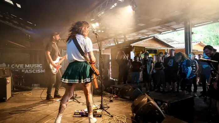 Auf der Bühne standen die Grazer Bloodwörst, Heroes‘n Ghosts, Mighty Maggots und Missstand sowie die Steirer Gnackwatschn, aber auch die Wiener Grunge-Pop-Band Baits (im Bild) und die Nürnberger Punker Akne Kid Joe auf der Bühne