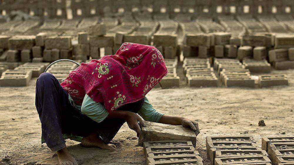 Arbeit statt Schule: Weltweit für viele Mädchen trauriger Alltag