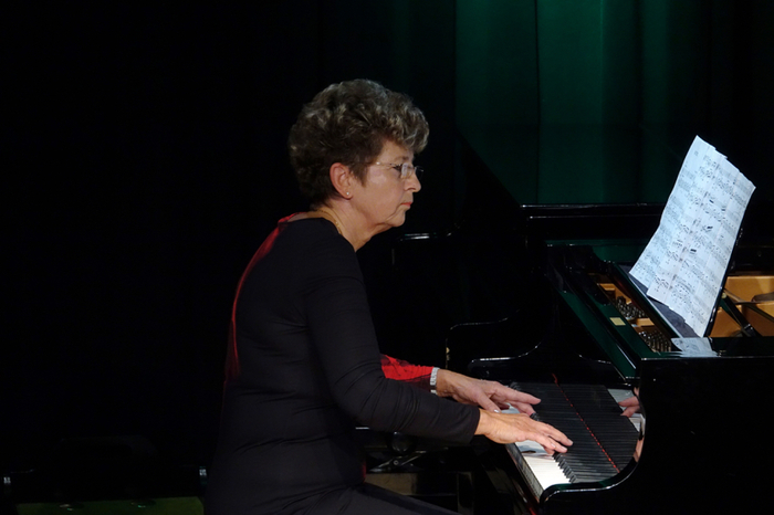 Das Programm der Ärzte eröffnete die Kinderärztin Michaela Pinkas  mit der "Nocturne in e-Moll" von Frederic Chopin.