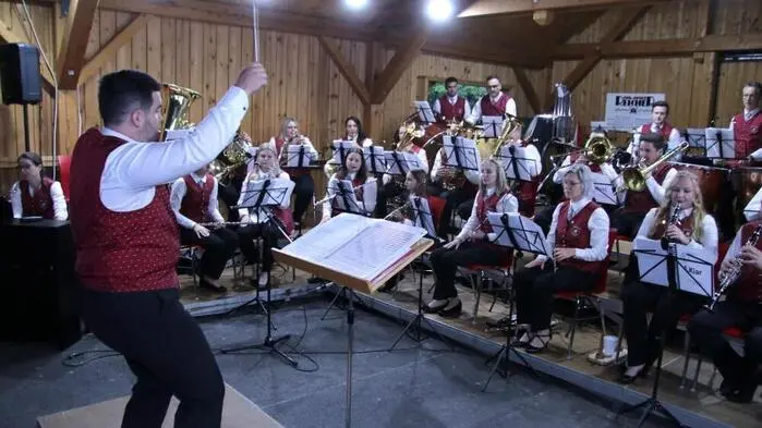 Blasmusik vom Feinsten unter dem Motto „Blasmusik live“ boten die Musikerinnen und Musiker der Musikkapelle Södingtal am vergangenen Freitag in der voll besetzten ESV Halle von Södingberg. 