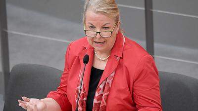 Sozialministerin Beate Hartinger-Klein: Zahlen korrigiert