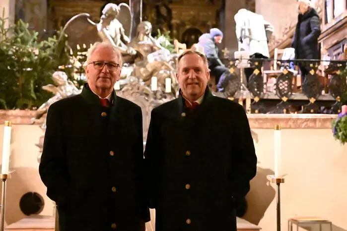 Obmann Gerhard Kalsberger (i. Bild links) und Chorleiter Johannes Tuppinger