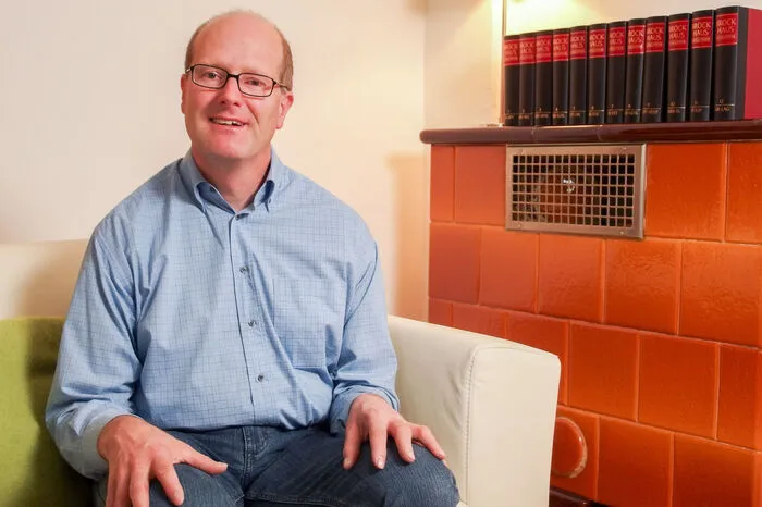 "Wenn die Chemie stimmt, bin ich zufrieden", sagt Heinrich. Der 49-jährige Angestellte aus der Steiermark sucht eine nette Partnerin, die gerne etwas unternehmen würde. Was die neue Frau betreffen soll, ist er flexibel: Sie kann gemütlich, schlank oder rundlich sein, schwarz, blond sein. Wenn sie ein bisschen im Garten mithelfen könnte, wäre das spitze.