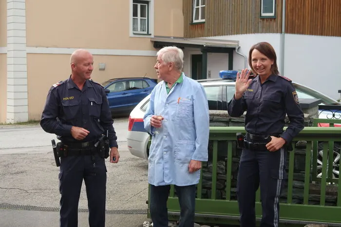 Von der Polizei Thörl wurde Hans Seidl zu seinem Fest eskortiert.