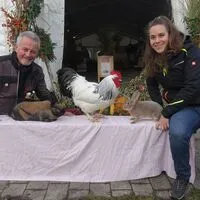 Josef Gallaun und Ramona Leber mit ihren preisgekrönten Tieren