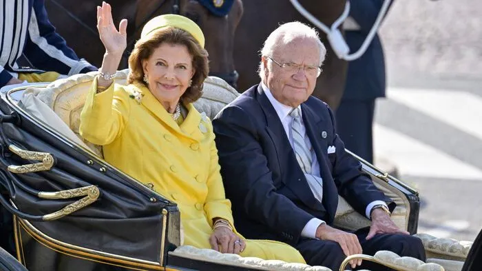 50 Jahre König Carl XVI. Gustaf in Schweden! Mit einer Kutschenfahrt vom Königsschloss aus durch das Zentrum von Stockholm läutete der Monarch den Abschluss der Feierlichkeiten seines Thronjubiläums ein.