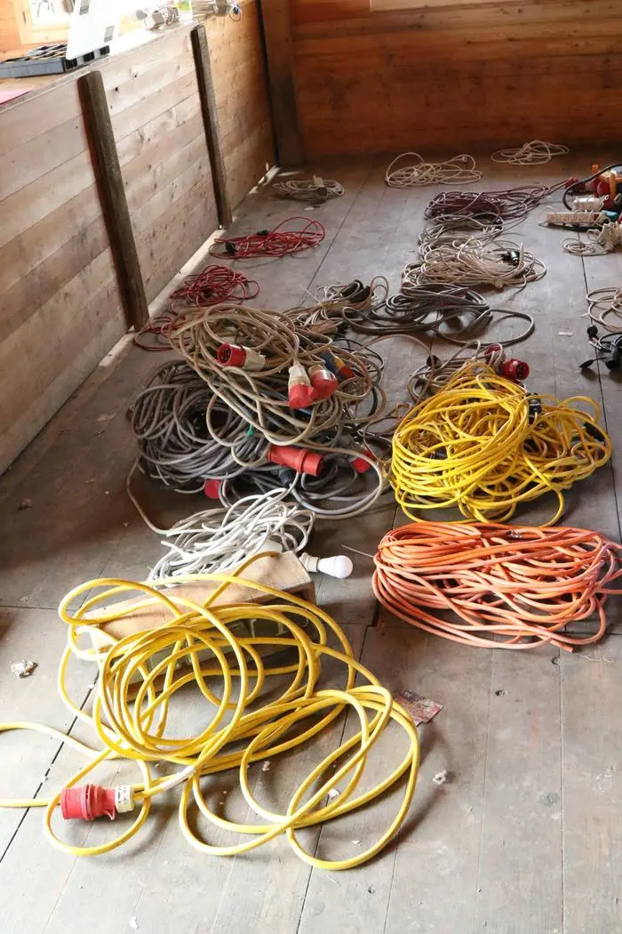 Serviert wird dann so einiges – nur der "Kabelsalat" ist weg, wenn die ersten Gäste kommen 