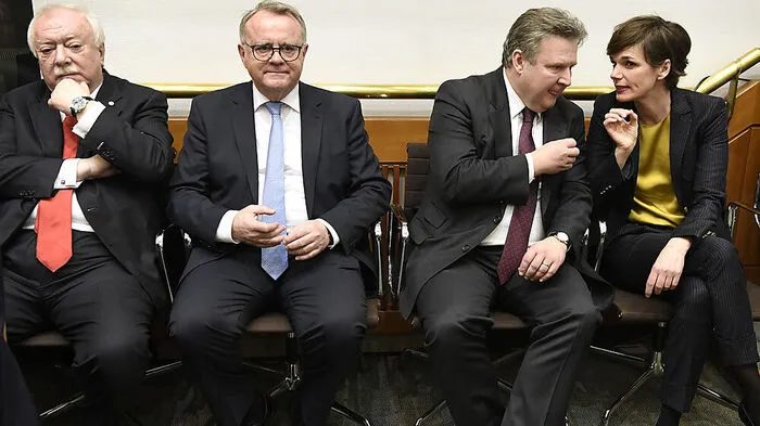 Prominenter Aufmarsch im Burgenland: Zur Verabschiedung von Hans Niessl sind Wiens Ex-Bürgermeister Michael Häupl, der aktuelle Stadtchef Michael Ludwig und Bundesparteichefin Pamela Rendi-Wagner angereist.