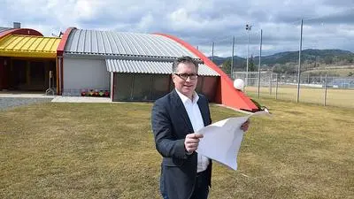 Kulmer am Areal bei der „Jaques Lemans Arena“, auf dem die Schule errichtet wird.