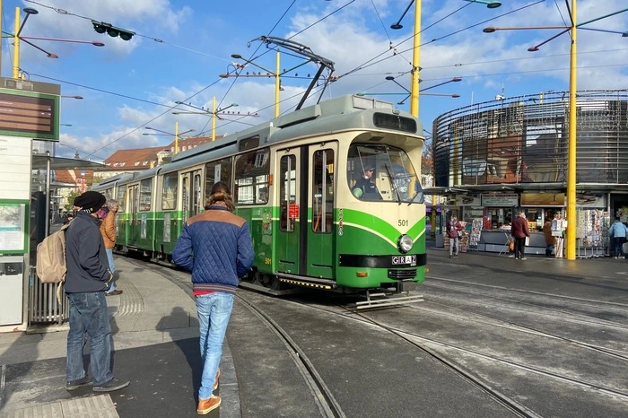 Am Jakominplatz ist trotz Lockdown etwas los