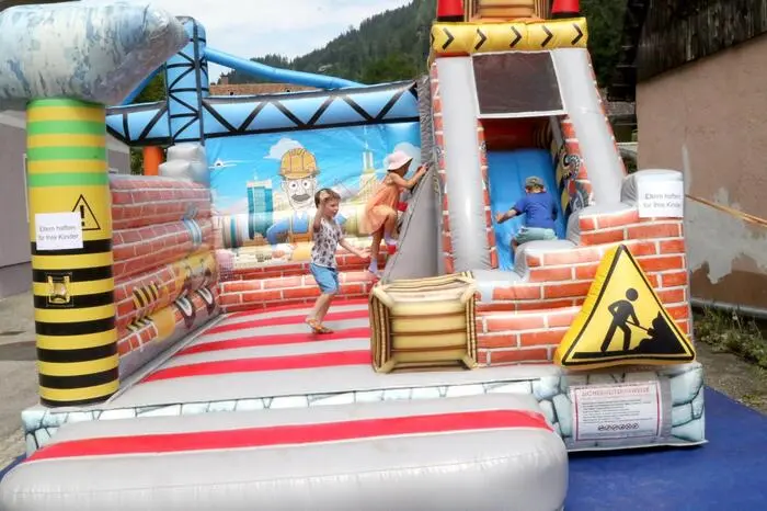 Übrigens: Ein Video vom Feuerwehrfest gibt es auf Facebook Kleine Zeitung St. Veit/Feldkirchen zu sehen! Klicken Sie sich durch die Fotogalerie!