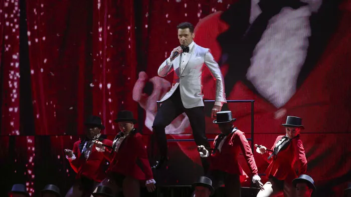 Schauspieler Hugh Jackman hatte die 39. Brit Awards mit dem Filmsong "The Greatest Show" eröffnet, doch es blieb ein leeres Versprechen. Auch das Publikum in der nicht ganz gefüllten O2-Arena reagierte eher verhalten.