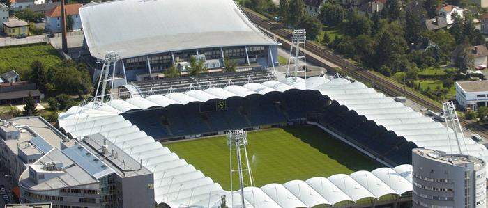 Eine alte Luftaufnahme vom Fußballstadion in Liebenau 