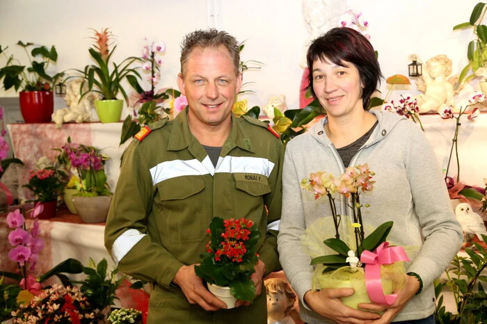 Monai mit seiner Frau Anita in der eigenen Gärtnerei