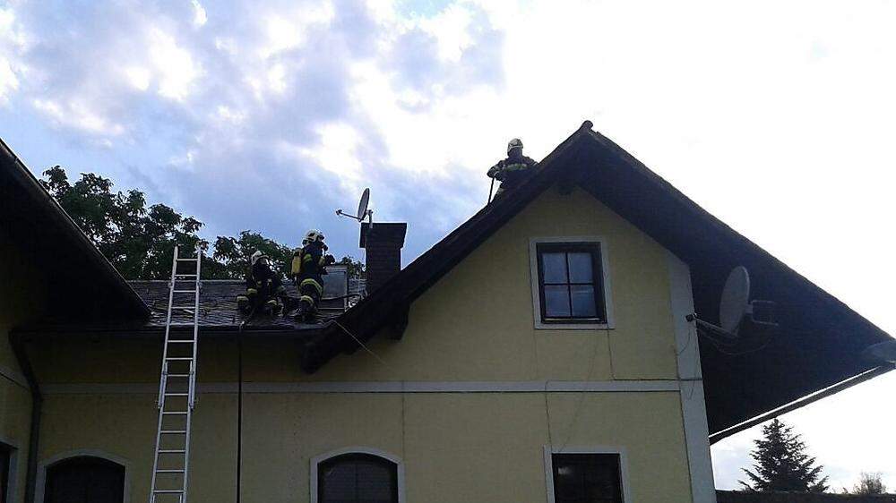 Die Feuerwehr konnte den Dachstuhlbrand in Maria Saal löschen