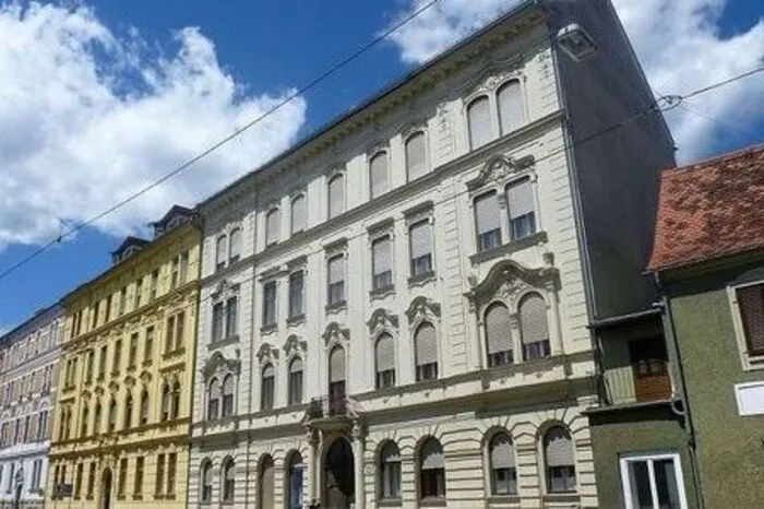 Platz 8: Jugendstilhaus Zinshaus bei der KF-Uni in Graz mit 9 vermieteten Wohnungen. Anteil am Eigentümerpaket ca. 37 Prozent. Verkaufspreis: 1.990.000 Euro.