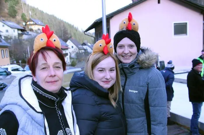 Wobei die Moarschaften teilweise unter humorvollen Namen angetreten waren. Da gab es die „Verrückten Hühner“, die „Zsamengwürfelten“, die „Halbstarken“, die „Haubentaucher“, „Vorstadtweiber“ ebenso wie die „Stockenten“.  
