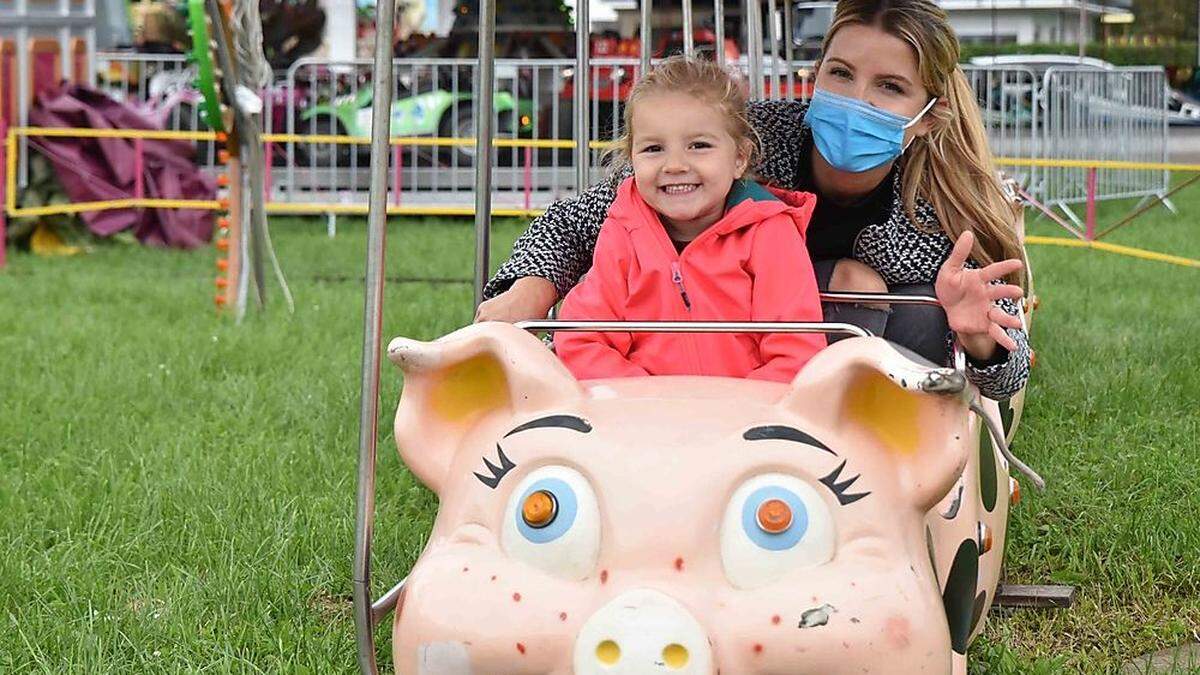 Erste Fahrt: Sophia und Nicole Schablhofer 