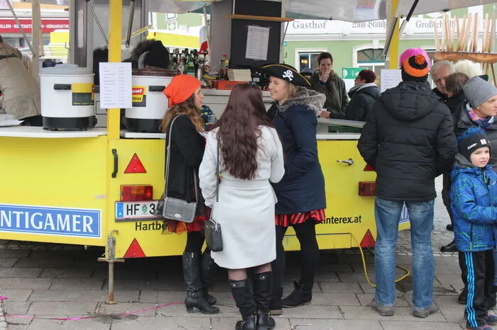 An den Ständen konnte man sich stärken und gemütlich der Musik zuhören.