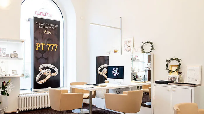 Trauringlounge: In einladender Atmosphäre Ringe aussuchen bzw. gestalten, die den Lebensweg zweier Menschen verbinden