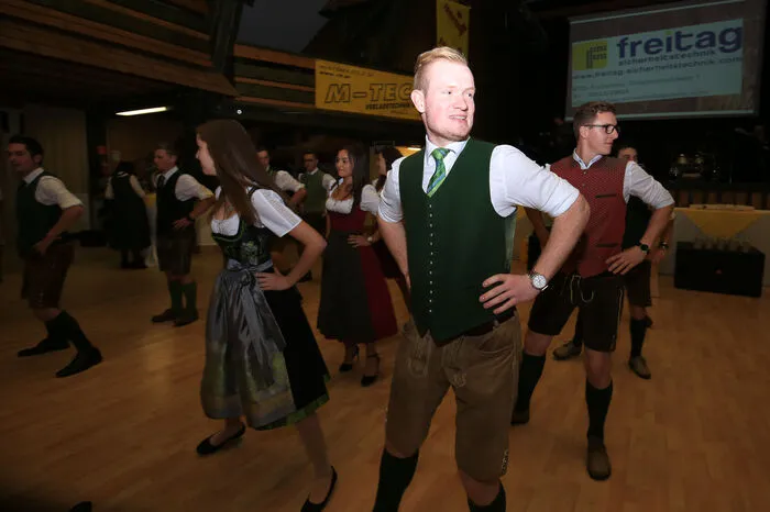 Anschließend tanzte die Landjugend Knittelfeld eine Polonaise der dann eine Produktpräsentation von Murauer Bierspezialitäten und Käsesorten der Obersteirischen Molkerei folgten, die von Club-41-Mitgliedern präsentiert wurden.
