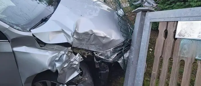 Der 24-jährige Pkw-Lenker erlitt Verletzungen unbestimmten Grades