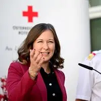 Bundesministerin Claudia Bauer (ÖVP) und Peter Kaiser, Generalsekretär des Österreichischen Roten Kreuzes