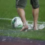 Der Platz war aufgrund des Regens nach der Pause unbespielbar