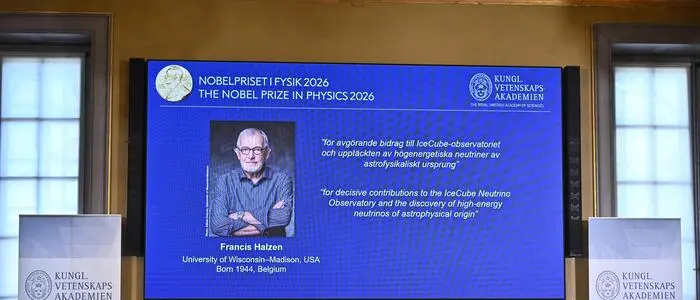 Eva Olsson, Ellen Moons und Mark Pearce verkünden Francis Halzen als den Physik-Nobelpreis-Gewinner